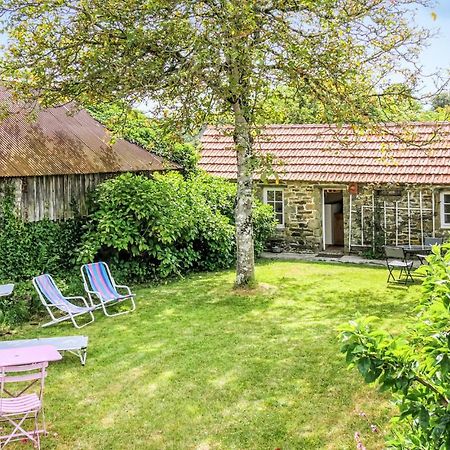 Stunning Home In Quettehou With Wifi Bagian luar foto